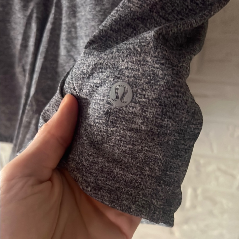 Lululemon Run Time Shorts - Picture 3 of 11